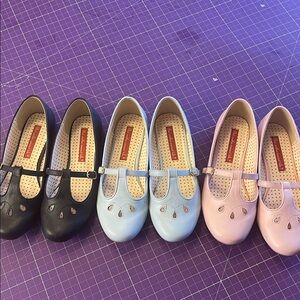 READ Description! B.A.I.T retro repro 60’s flats size 7.5